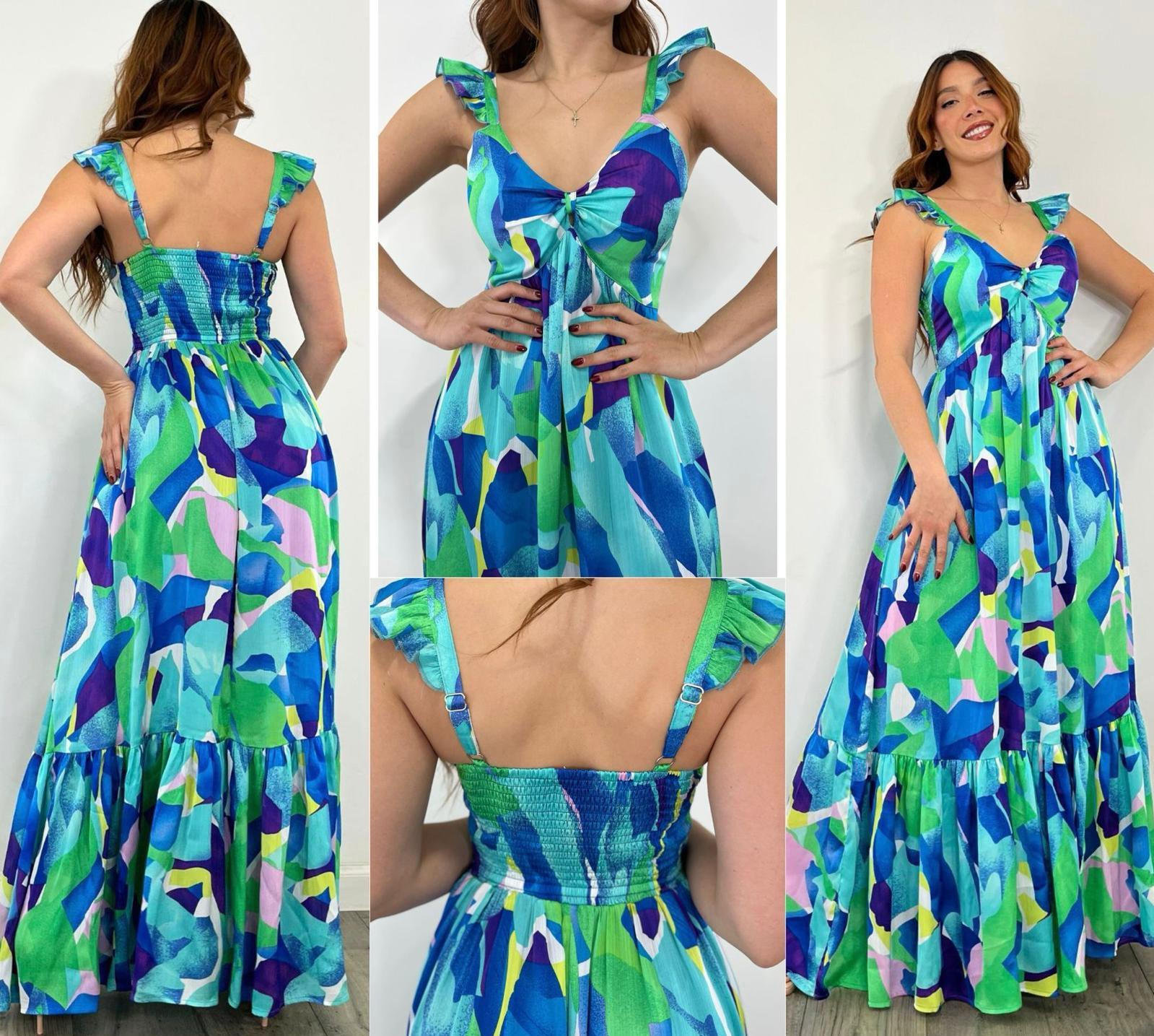 Traje con print en tonos azules y verde