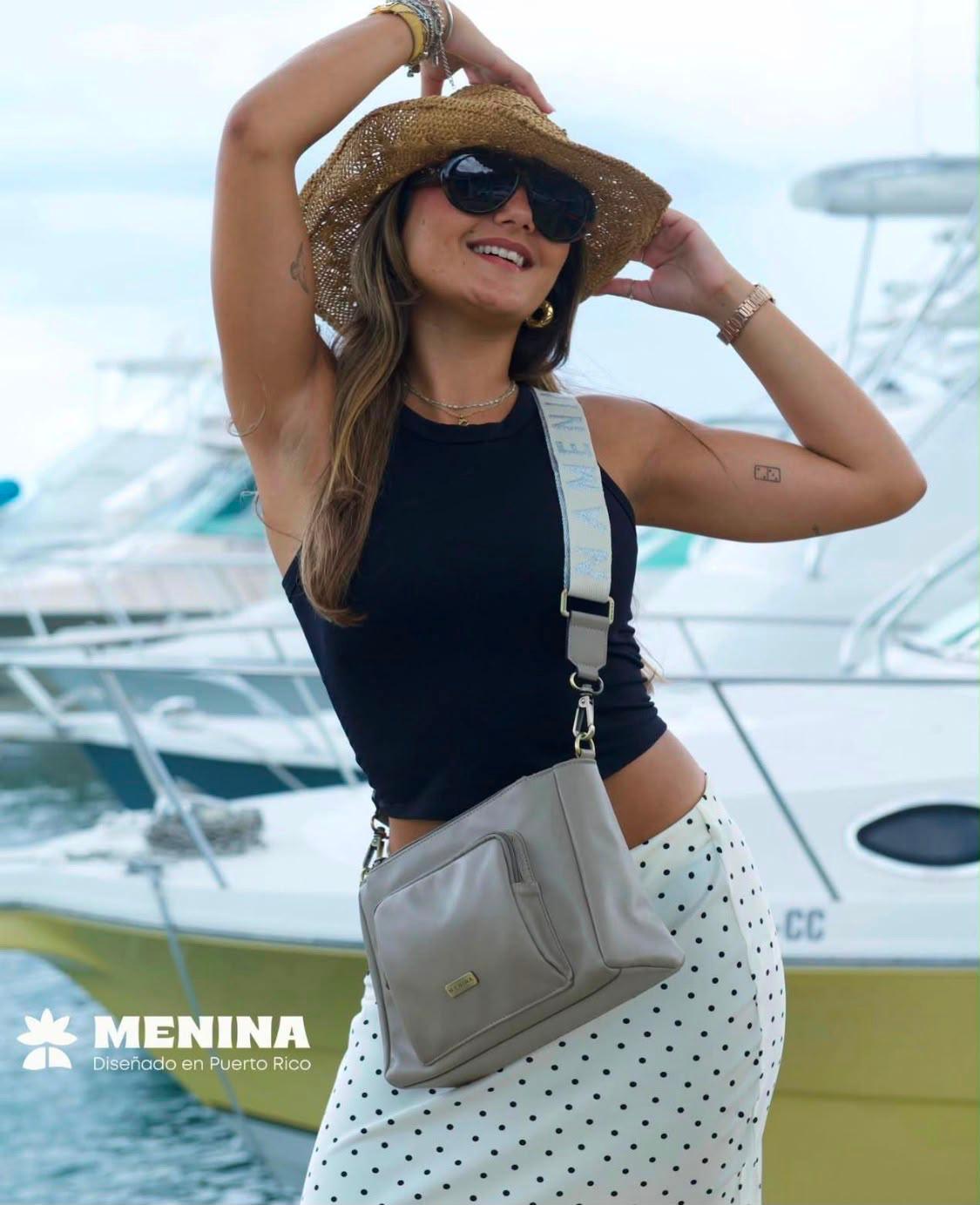 Viajera Carlotta by Menina