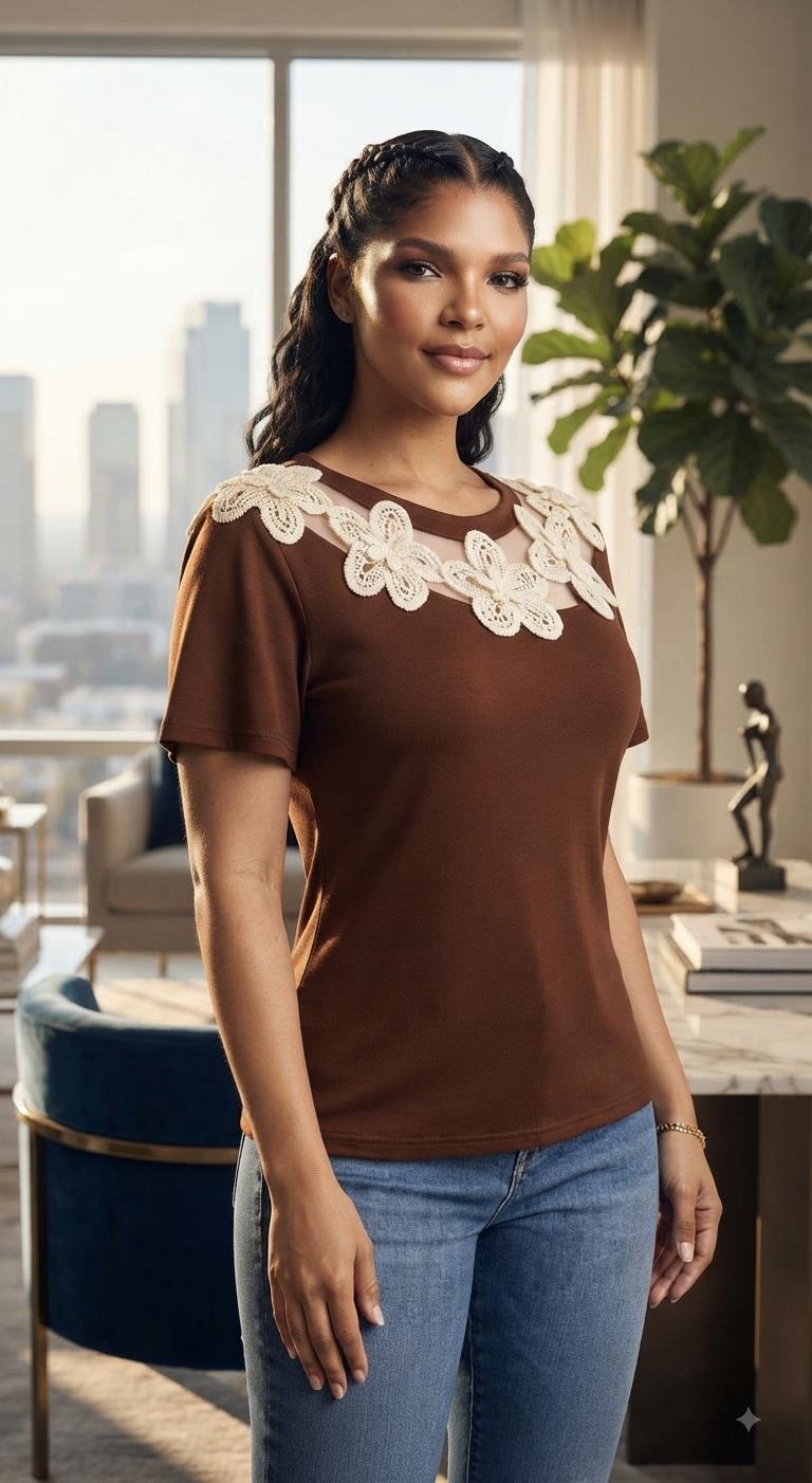 Top con flores bordadas