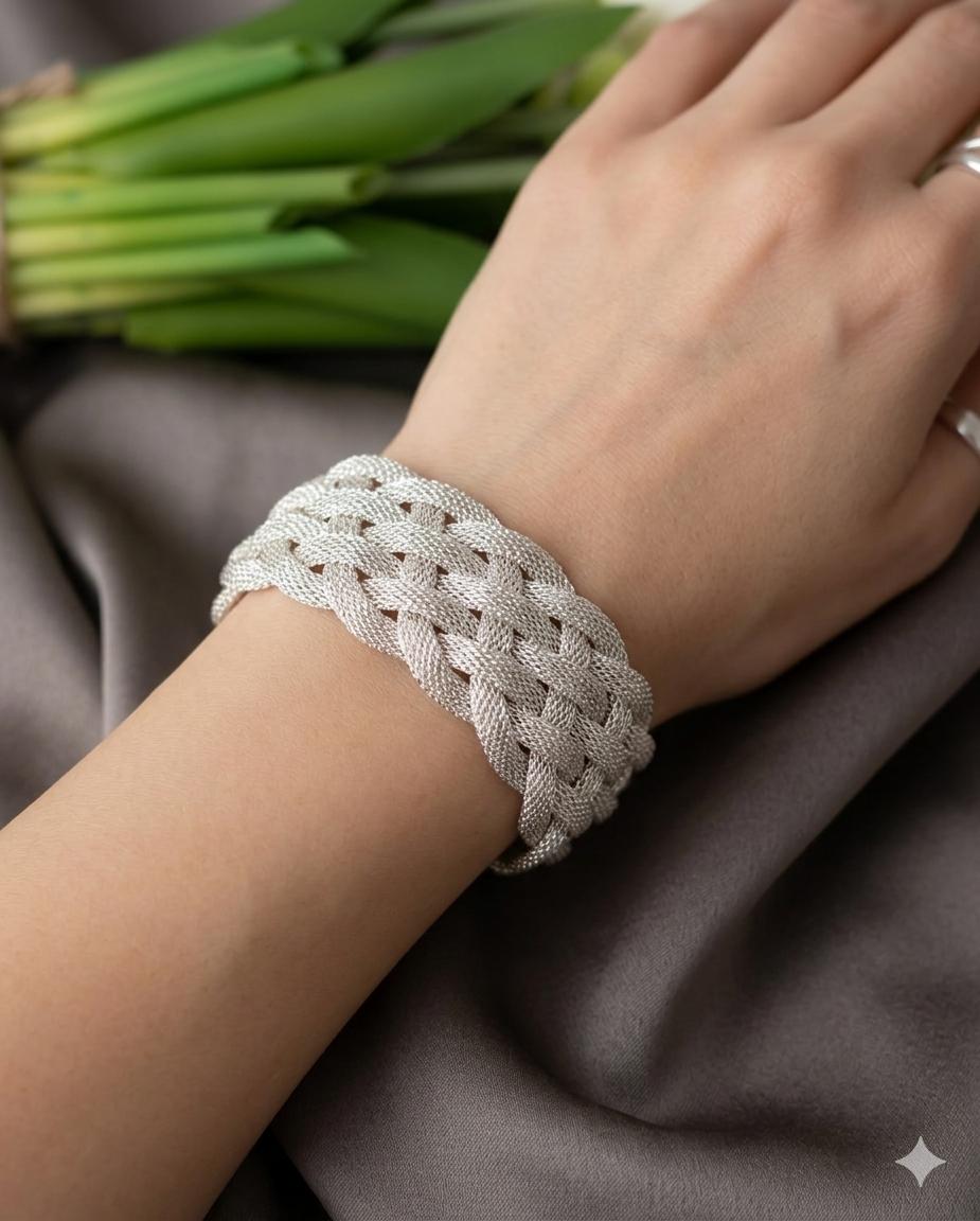 Pulsera ancha en estilo trenzado