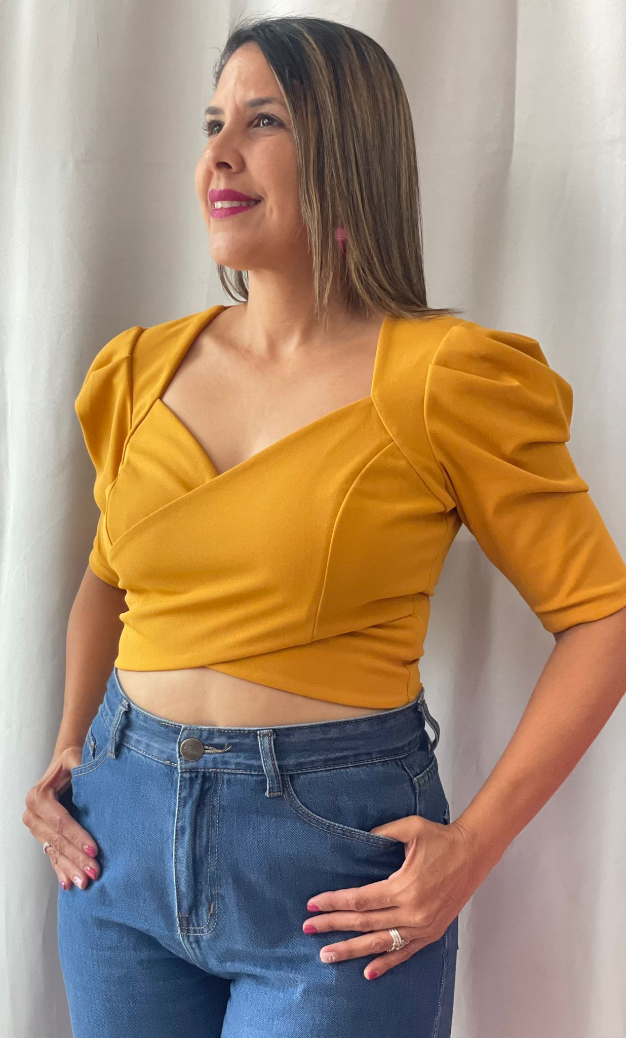 Crop top color amarillo mostaza