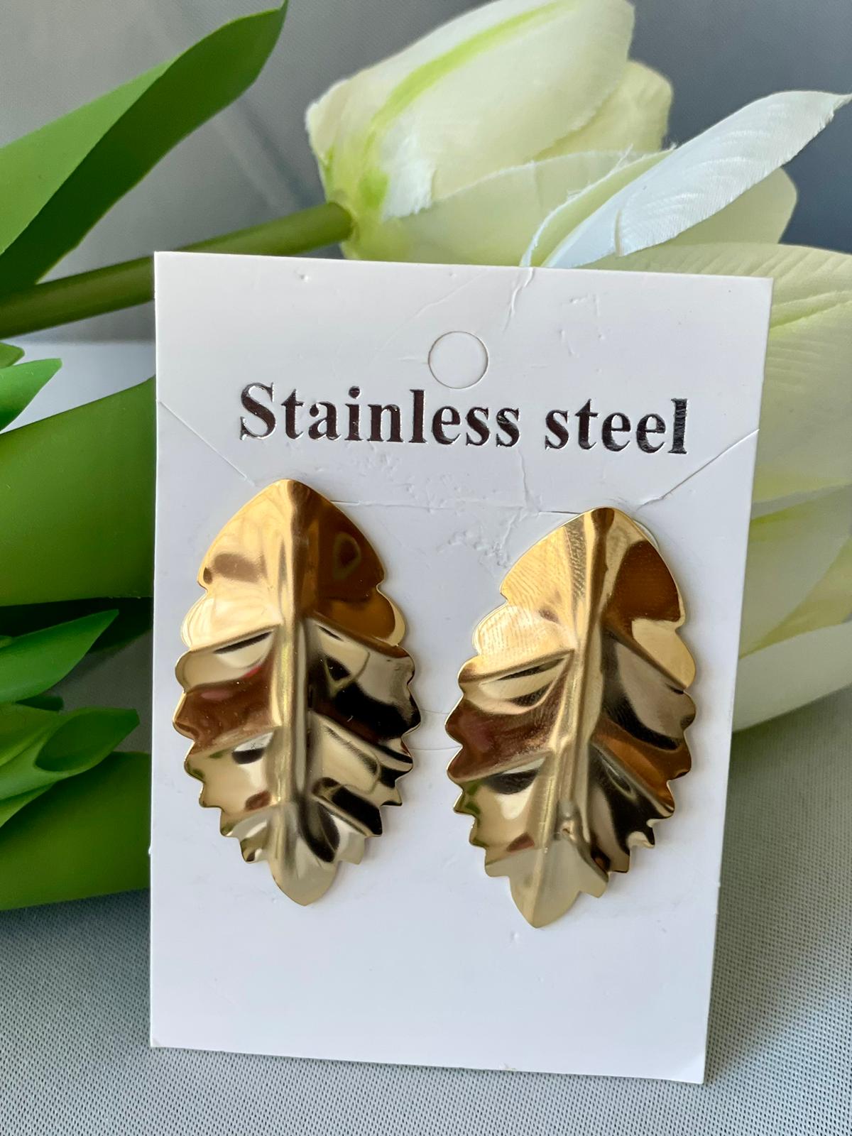 Aretes con estilo de hoja